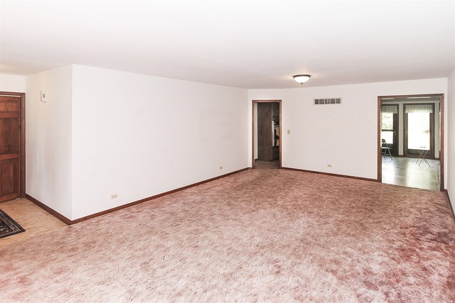 129 Amherst Dr, Bartlett, IL 60103 photo 5