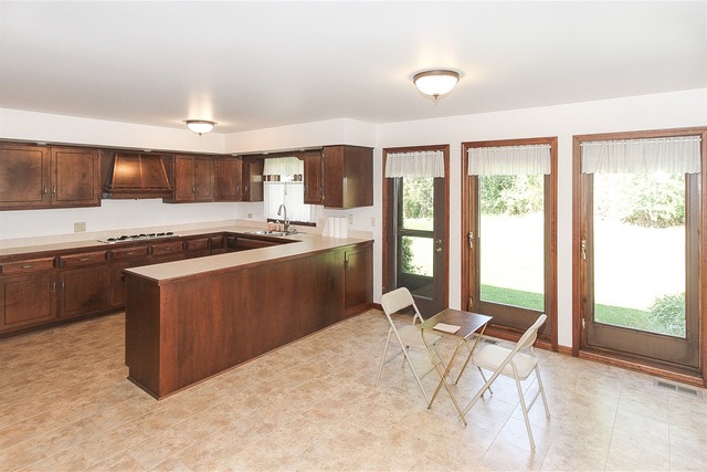 129 Amherst Dr, Bartlett, IL 60103 photo 7