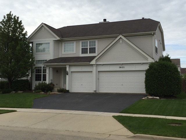 1621 Montclair Dr, Elgin, IL 60123 photo 1