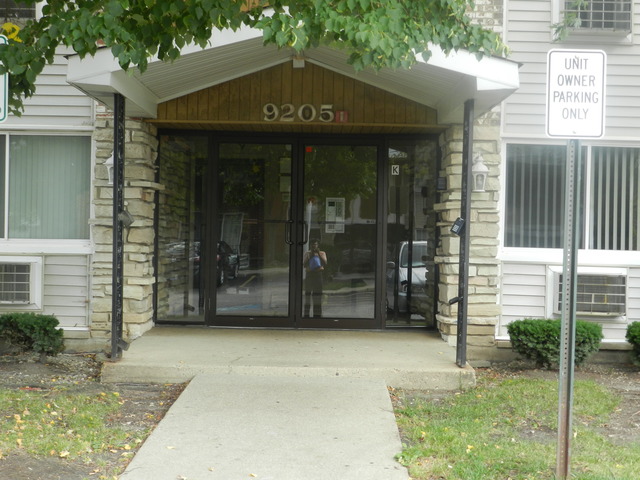9205 Bumble Bee Dr #1d, Des Plaines, IL 60016 photo 1
