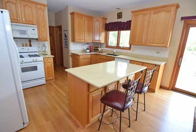 2070 Tunbridge Trl, Algonquin, IL 60102 photo 11