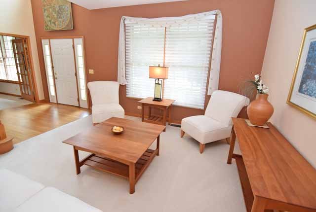 2070 Tunbridge Trl, Algonquin, IL 60102 photo 1