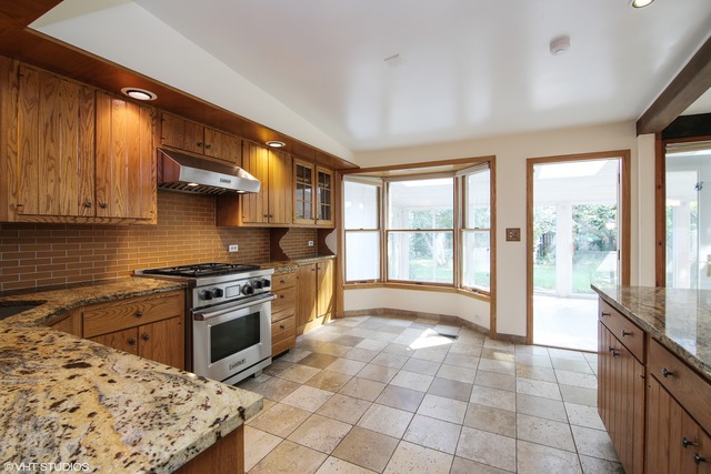 525 Echo Ln, Glenview, IL 60025 photo 4