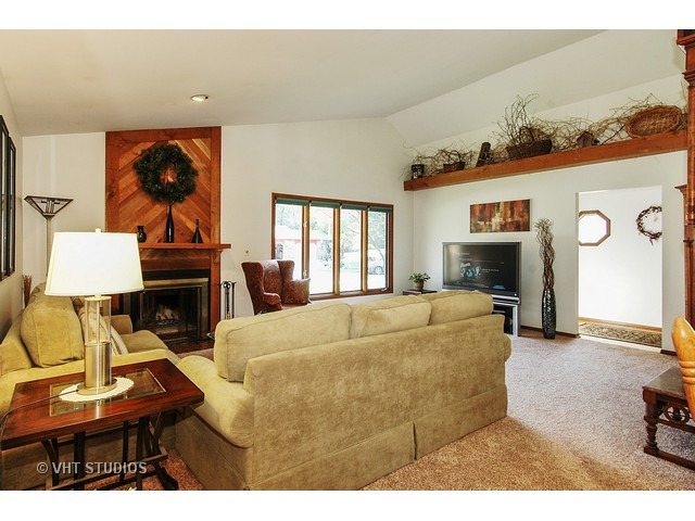 80 Brookside Dr, Elgin, IL 60123 photo 3