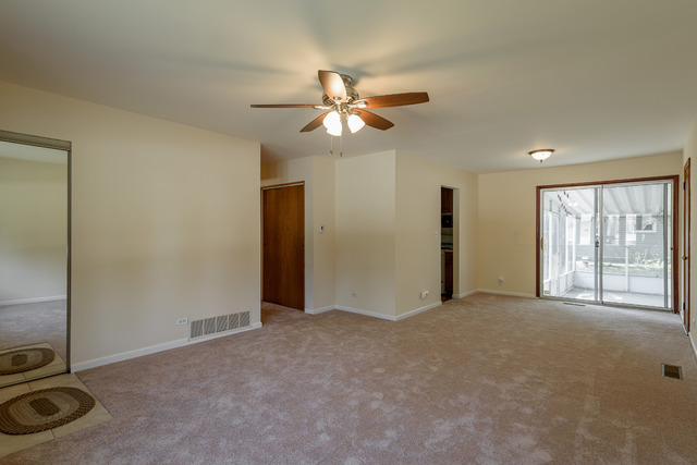590 Geronimo St, Hoffman Estates, IL 60169 photo 4