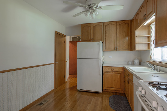 590 Geronimo St, Hoffman Estates, IL 60169 photo 7