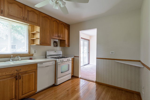 590 Geronimo St, Hoffman Estates, IL 60169 photo 8