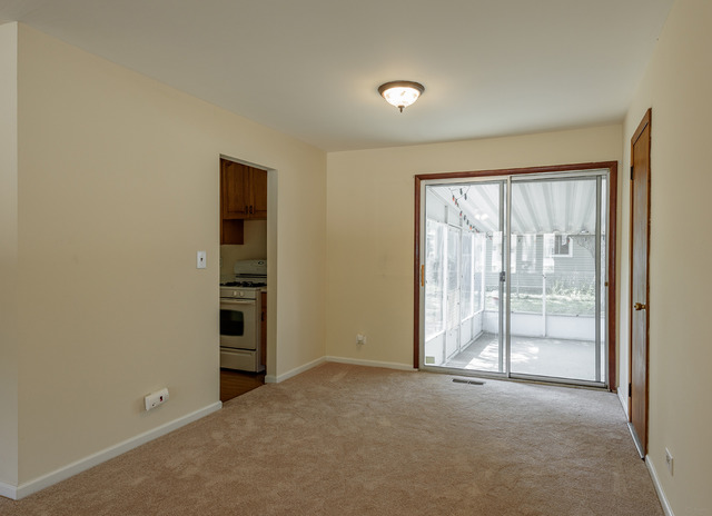 590 Geronimo St, Hoffman Estates, IL 60169 photo 5