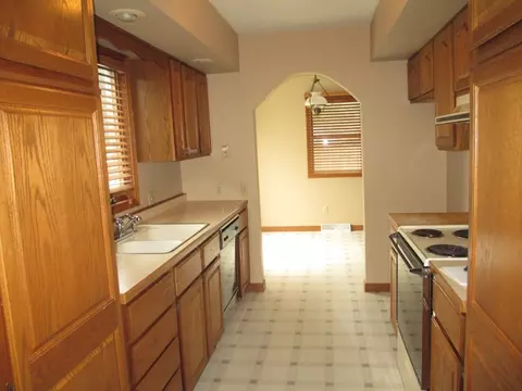 3003 Becker Dr, Peru, IL 61354 photo 3