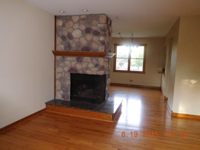 800 Grant St, Bartlett, IL 60103 photo 4