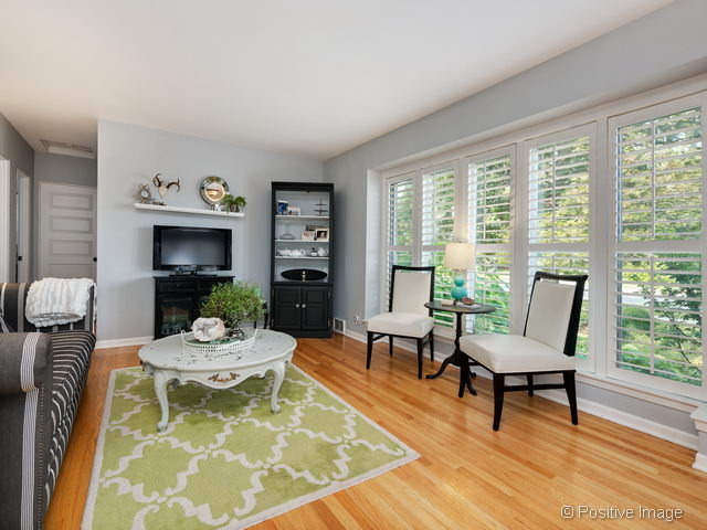 910 Shermer Rd, Glenview, IL 60025 photo 2