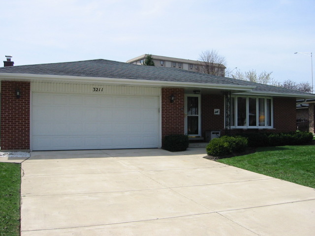3211 Plum Grove Dr, Rolling Meadows, IL 60008 photo 1