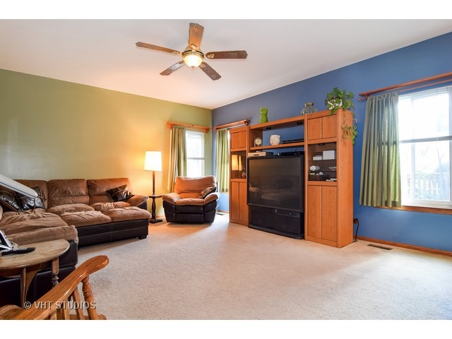 255 Cedarfield Dr, Bartlett, IL 60103 photo 7