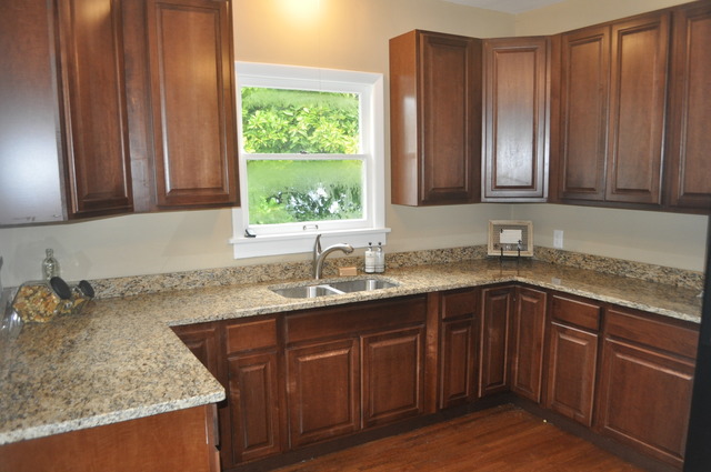 665 Algona Ave, Elgin, IL 60120 photo 5