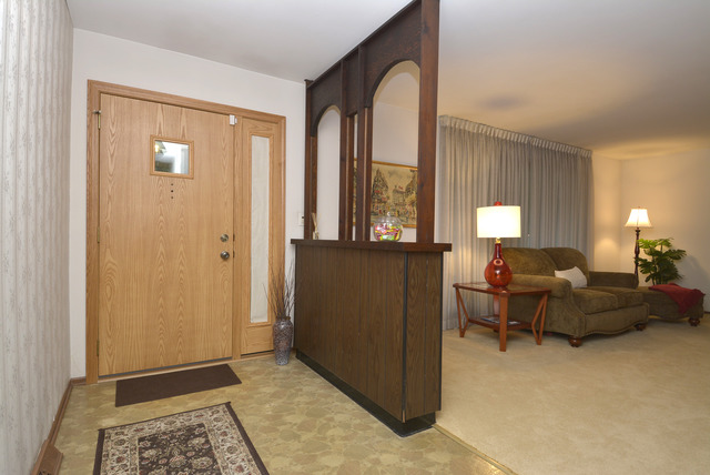 1808 E Maya Ln, Mount Prospect, IL 60056 photo 2