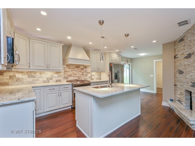 9815 Hilltop Ln, Fox River Grove, IL 60021 photo 3