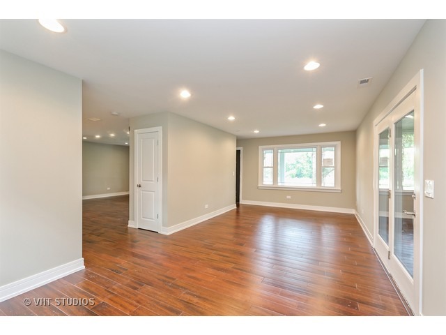 9815 Hilltop Ln, Fox River Grove, IL 60021 photo 2