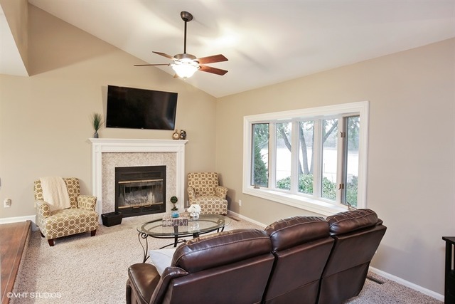 1321 Hillside Ln, Mchenry, IL 60051 photo 3