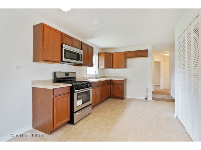1566 Highland Ave, Glendale Heights, IL 60139 photo 5