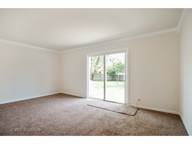 1566 Highland Ave, Glendale Heights, IL 60139 photo 2