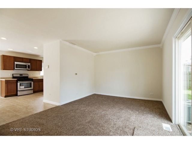 1566 Highland Ave, Glendale Heights, IL 60139 photo 3