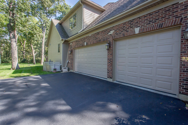 5610 Whiting Dr, Mchenry, IL 60050 photo 24