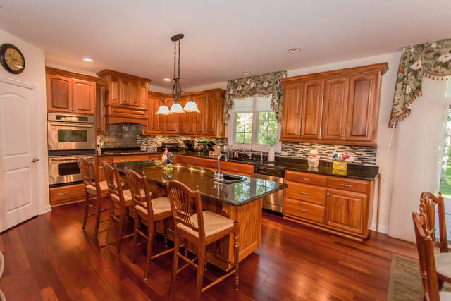 5610 Whiting Dr, Mchenry, IL 60050 photo 8