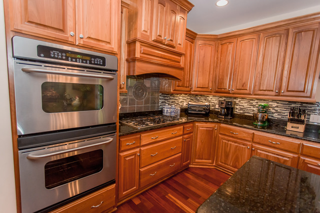 5610 Whiting Dr, Mchenry, IL 60050 photo 9