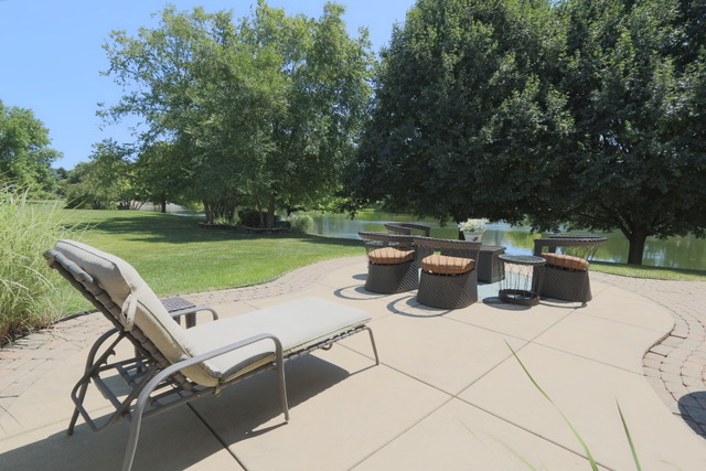 2348 Sutton Ln, Aurora, IL 60502 photo 3