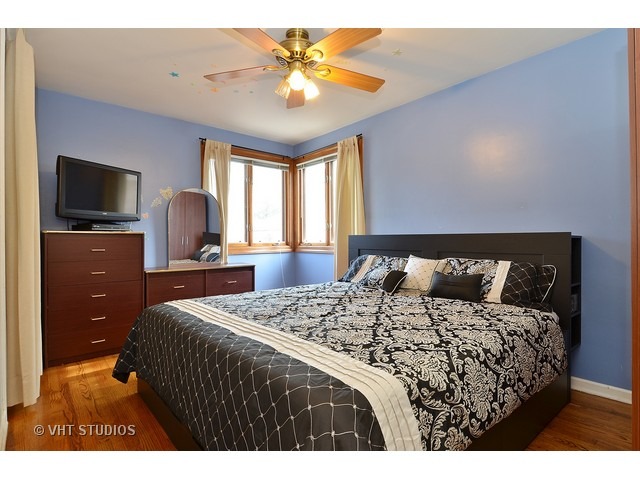 5045 W Devon Ave, Chicago, IL 60646 photo 7