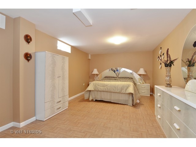 5045 W Devon Ave, Chicago, IL 60646 photo 9