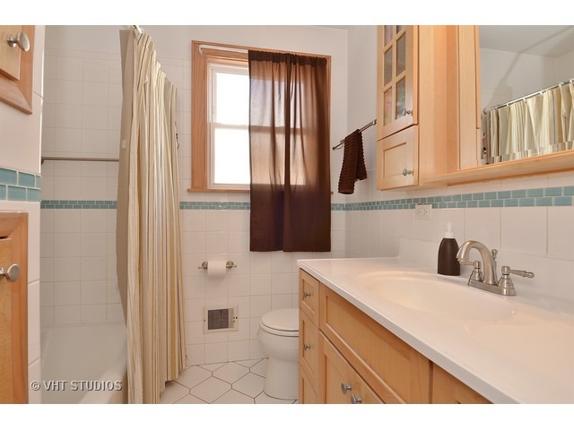 5045 W Devon Ave, Chicago, IL 60646 photo 10