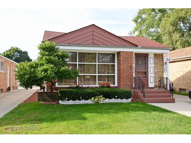 5045 W Devon Ave, Chicago, IL 60646 photo 1