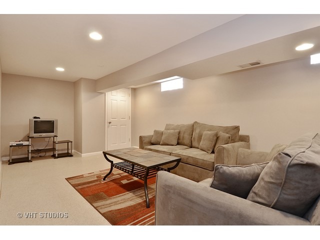 5045 W Devon Ave, Chicago, IL 60646 photo 5