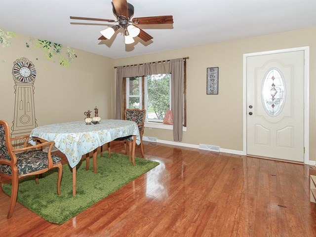 1692 Sheffield Dr, Elgin, IL 60123 photo 3