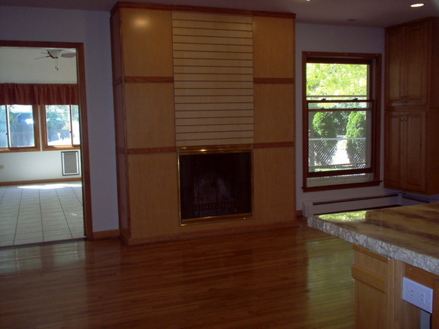 1555 Easy St, Elgin, IL 60123 photo 3