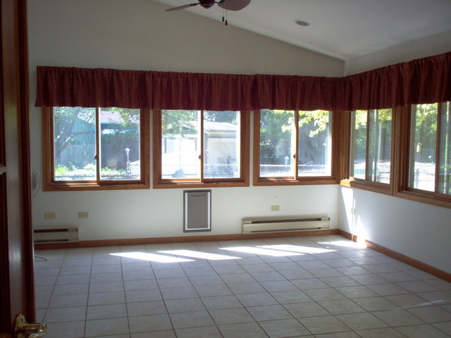 1555 Easy St, Elgin, IL 60123 photo 6