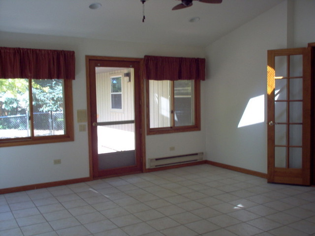 1555 Easy St, Elgin, IL 60123 photo 7