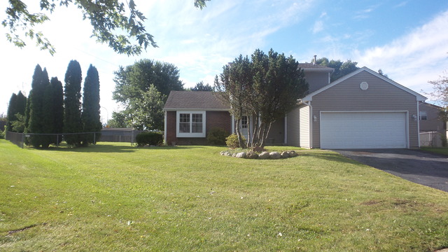 1353 Windsor Ct, Elgin, IL 60120 photo 2