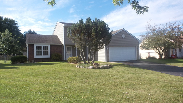 1353 Windsor Ct, Elgin, IL 60120 photo 1