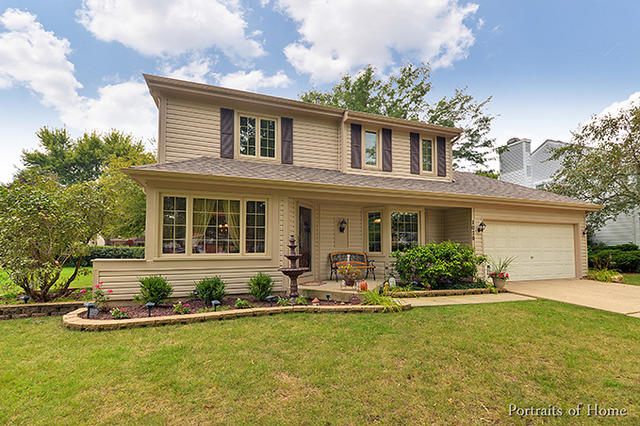 1070 Emerald Dr, Aurora, IL 60506 photo 1