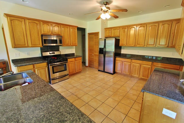 1036 Forest View Dr, Morris, IL 60450 photo 5