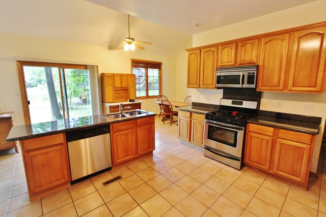 1036 Forest View Dr, Morris, IL 60450 photo 7