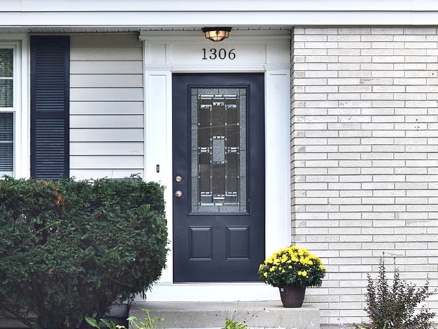 1306 S Naperville Rd, Wheaton, IL 60189 photo 2