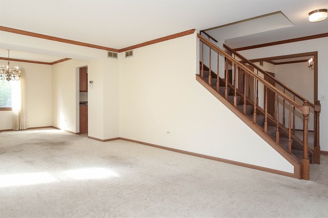 705 Heather Ln, Bartlett, IL 60103 photo 3