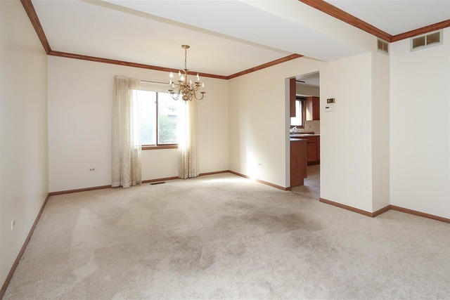 705 Heather Ln, Bartlett, IL 60103 photo 5