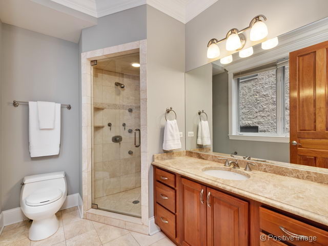2825 N Lakewood Ave, Chicago, IL 60657 photo 11