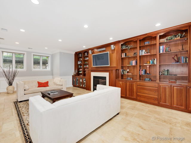 2825 N Lakewood Ave, Chicago, IL 60657 photo 16