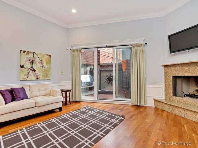 2825 N Lakewood Ave, Chicago, IL 60657 photo 6