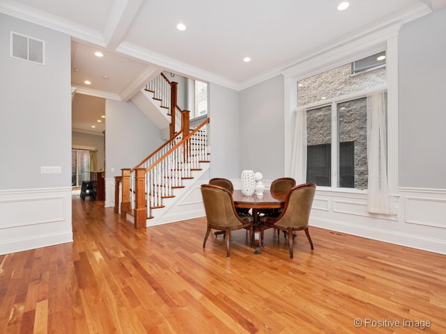 2825 N Lakewood Ave, Chicago, IL 60657 photo 3